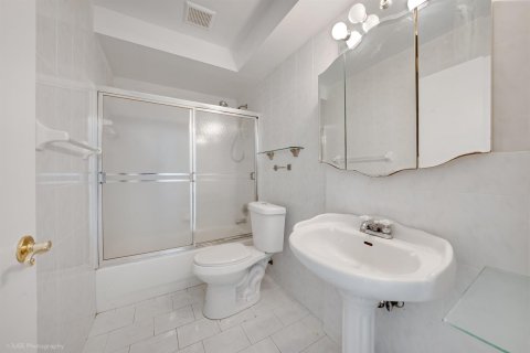 Apartment in Fort Lauderdale, Florida 2 bedrooms, 304.72 sq.m. № 2382349 - photo 6