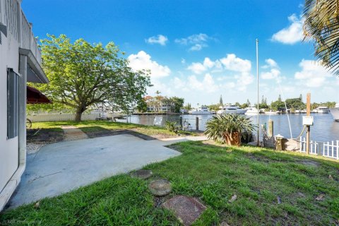 Apartment in Fort Lauderdale, Florida 2 bedrooms, 304.72 sq.m. № 2382349 - photo 12