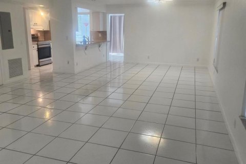 Apartment in Fort Lauderdale, Florida 2 bedrooms, 304.72 sq.m. № 2382349 - photo 2