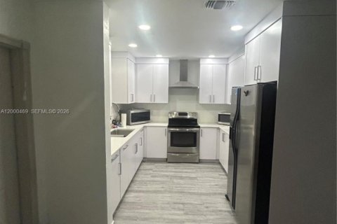 Villa ou maison à louer à Homestead, Floride: 3 chambres, 99.87 m2 № 2170155 - photo 3