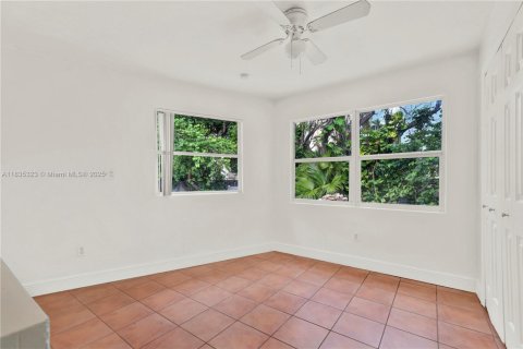 House in Miami, Florida 4 bedrooms, 199.83 sq.m. № 1818264 - photo 15