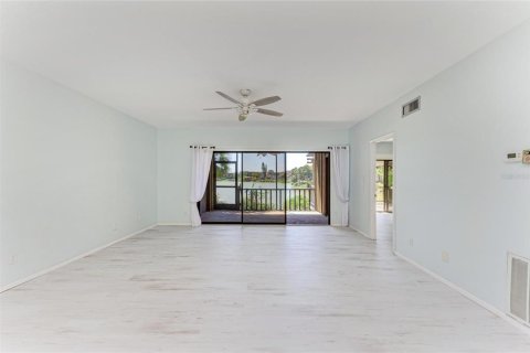 Condo in Sarasota, Florida, 2 bedrooms  № 1612820 - photo 13