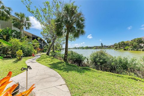 Condo in Sarasota, Florida, 2 bedrooms  № 1612820 - photo 28
