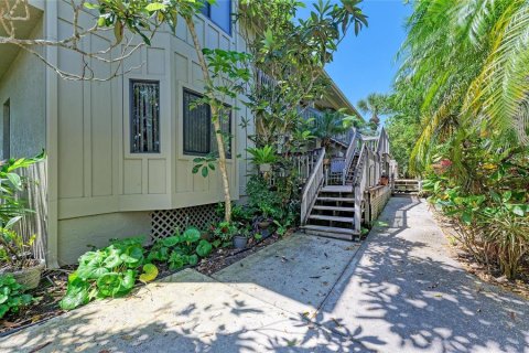 Condo in Sarasota, Florida, 2 bedrooms  № 1612820 - photo 8