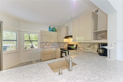 Condo in Sarasota, Florida, 2 bedrooms  № 1612820 - photo 17