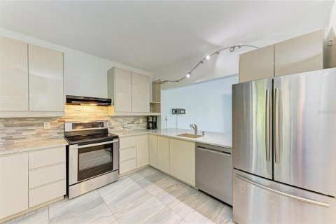 Condo in Sarasota, Florida, 2 bedrooms  № 1612820 - photo 19