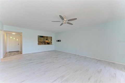 Condo in Sarasota, Florida, 2 bedrooms  № 1612820 - photo 14