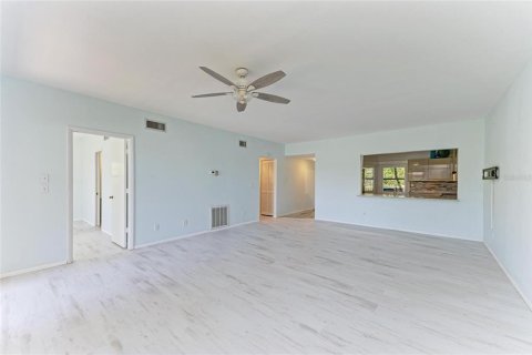 Condo in Sarasota, Florida, 2 bedrooms  № 1612820 - photo 15