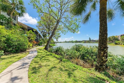 Condo in Sarasota, Florida, 2 bedrooms  № 1612820 - photo 29