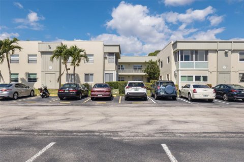 Condo in Delray Beach, Florida, 1 bedroom  № 1146592 - photo 1