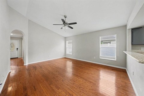 Casa en venta en Tampa, Florida, 4 dormitorios, 130.99 m2 № 2109733 - foto 8