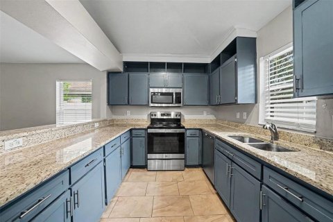 Casa en venta en Tampa, Florida, 4 dormitorios, 130.99 m2 № 2109733 - foto 2