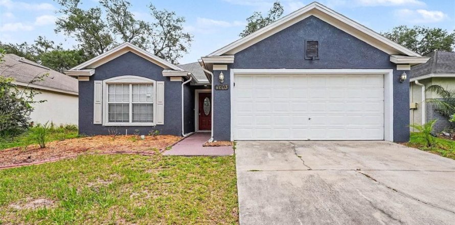 Casa en Tampa, Florida 4 dormitorios, 130.99 m2 № 2109733