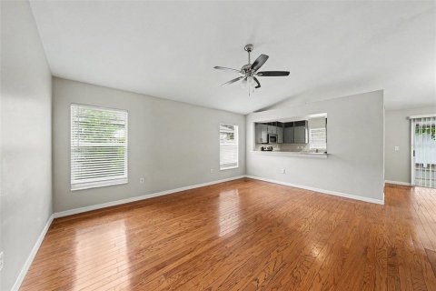 Casa en venta en Tampa, Florida, 4 dormitorios, 130.99 m2 № 2109733 - foto 4