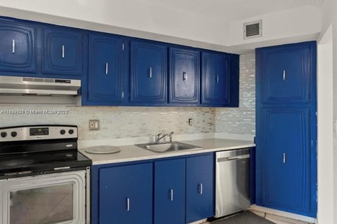 Купить кондоминиум в Лодерхилл, Флорида 2 спальни, 104.05м2, № 1952173 - фото 2