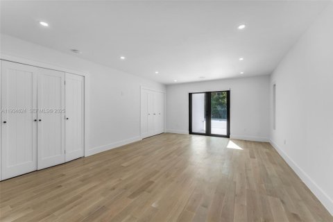 House in Pinecrest, Florida 4 bedrooms, 264.49 sq.m. № 1994690 - photo 18