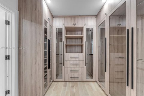 House in Pinecrest, Florida 4 bedrooms, 264.49 sq.m. № 1994690 - photo 19