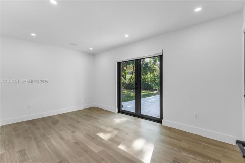 House in Pinecrest, Florida 4 bedrooms, 264.49 sq.m. № 1994690 - photo 23