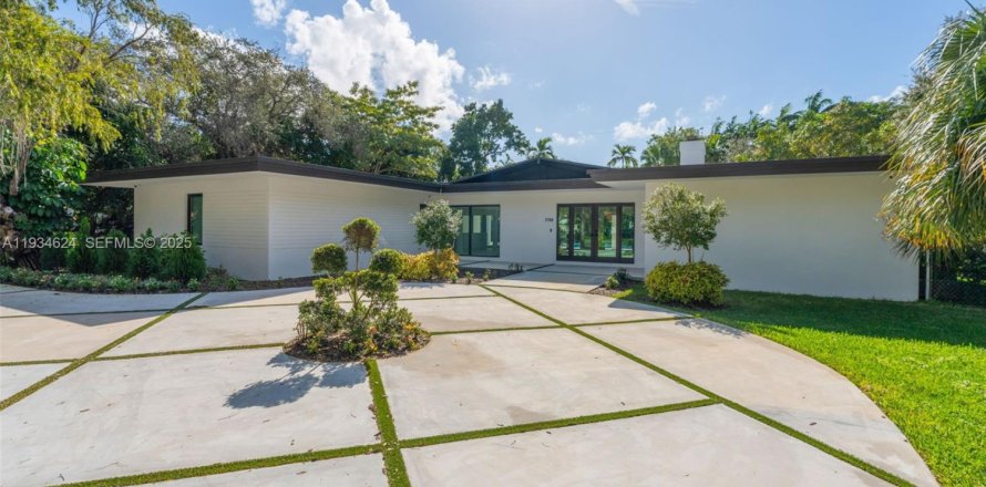 House in Pinecrest, Florida 4 bedrooms, 264.49 sq.m. № 1994690