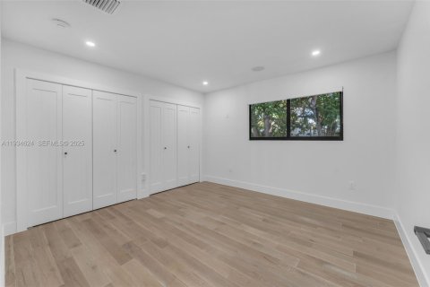 House in Pinecrest, Florida 4 bedrooms, 264.49 sq.m. № 1994690 - photo 26
