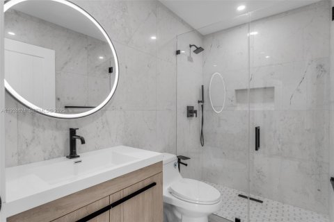 House in Pinecrest, Florida 4 bedrooms, 264.49 sq.m. № 1994690 - photo 28