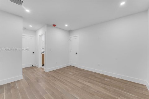 House in Pinecrest, Florida 4 bedrooms, 264.49 sq.m. № 1994690 - photo 27