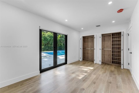 House in Pinecrest, Florida 4 bedrooms, 264.49 sq.m. № 1994690 - photo 22