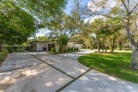 House in Pinecrest, Florida 4 bedrooms, 264.49 sq.m. № 1994690 - photo 4