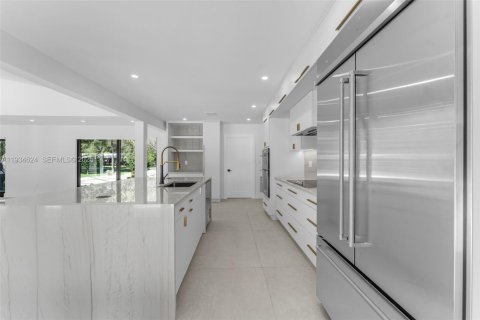 House in Pinecrest, Florida 4 bedrooms, 264.49 sq.m. № 1994690 - photo 13