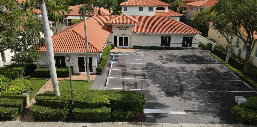 Propiedad comercial en Miami Lakes, Florida № 1878870