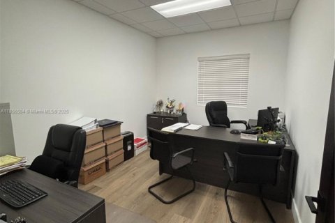 Propiedad comercial en venta en Miami Lakes, Florida № 1878870 - foto 8