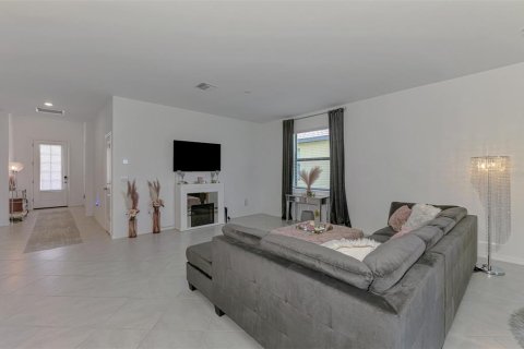 House in Port Charlotte, Florida 4 bedrooms, 186.36 sq.m. № 1744992 - photo 9