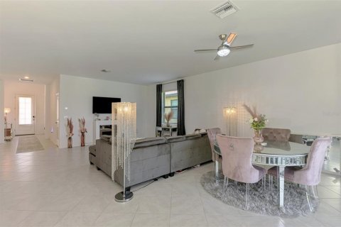 House in Port Charlotte, Florida 4 bedrooms, 186.36 sq.m. № 1744992 - photo 21