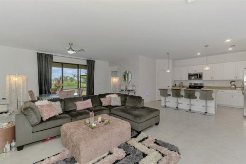 House in Port Charlotte, Florida 4 bedrooms, 186.36 sq.m. № 1744992 - photo 12