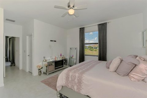 House in Port Charlotte, Florida 4 bedrooms, 186.36 sq.m. № 1744992 - photo 28