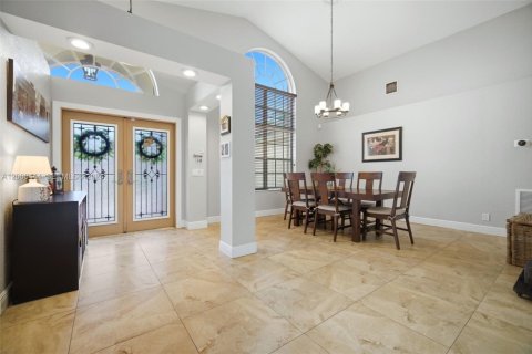 House in Davie, Florida 3 bedrooms, 226.5 sq.m. № 2065222 - photo 7