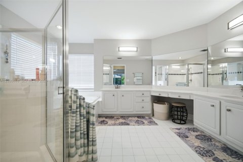 House in Davie, Florida 3 bedrooms, 226.5 sq.m. № 2065222 - photo 24