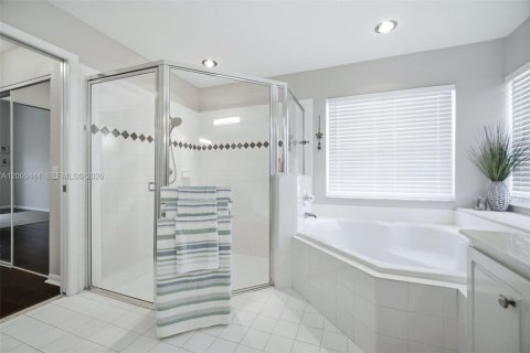 House in Davie, Florida 3 bedrooms, 226.5 sq.m. № 2065222 - photo 25