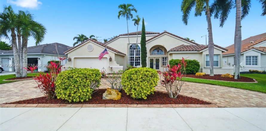 House in Davie, Florida 3 bedrooms, 226.5 sq.m. № 2065222