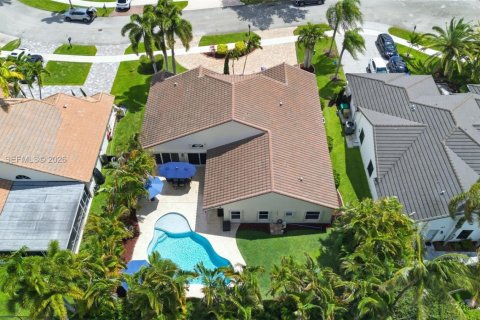 House in Davie, Florida 3 bedrooms, 226.5 sq.m. № 2065222 - photo 5