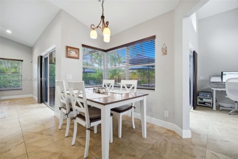 House in Davie, Florida 3 bedrooms, 226.5 sq.m. № 2065222 - photo 14