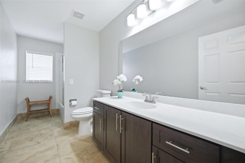 House in Davie, Florida 3 bedrooms, 226.5 sq.m. № 2065222 - photo 18