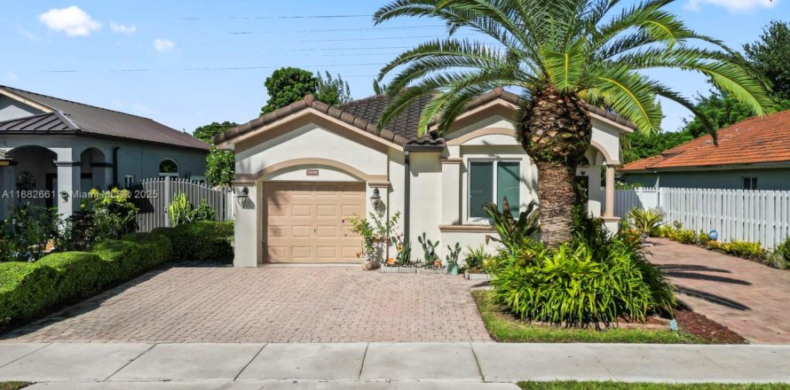 House in Miami, Florida 3 bedrooms, 168.71 sq.m. № 1931846