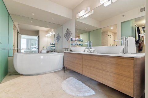Condominio en venta en Aventura, Florida, 2 dormitorios, 126.81 m2 № 1818752 - foto 14