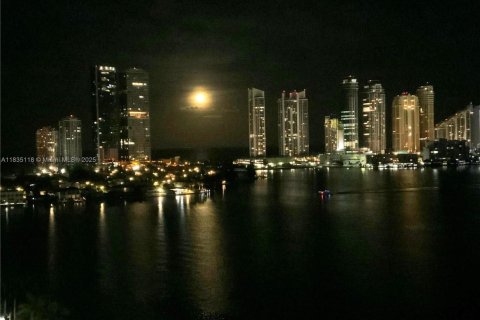 Condominio en venta en Aventura, Florida, 2 dormitorios, 126.81 m2 № 1818752 - foto 20