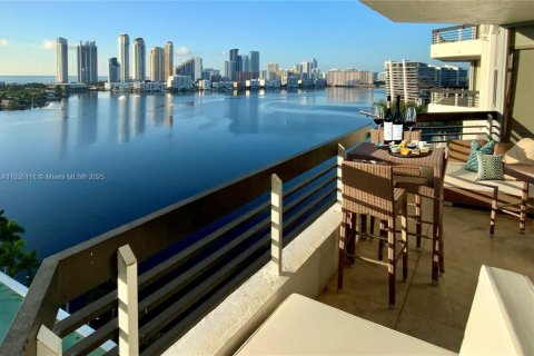 Condominio en venta en Aventura, Florida, 2 dormitorios, 126.81 m2 № 1818752 - foto 1