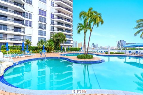 Condominio en venta en Aventura, Florida, 2 dormitorios, 126.81 m2 № 1818752 - foto 27