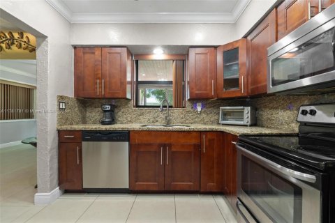 House in Miramar, Florida 3 bedrooms, 124.4 sq.m. № 1695562 - photo 10