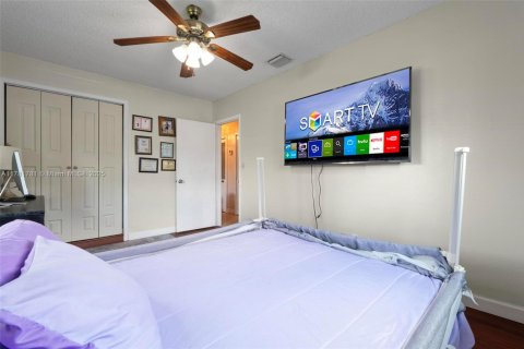 House in Miramar, Florida 3 bedrooms, 124.4 sq.m. № 1695562 - photo 22