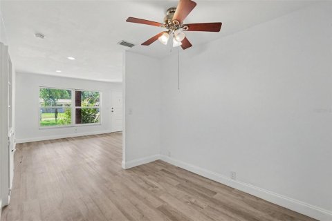 Villa ou maison à vendre à Brandon, Floride: 3 chambres, 155.8 m2 № 2415163 - photo 6